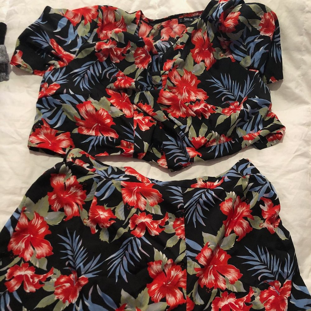 SHEIN 2 PIECE CROP TOP AND HIGH WAISTED SHORT SET